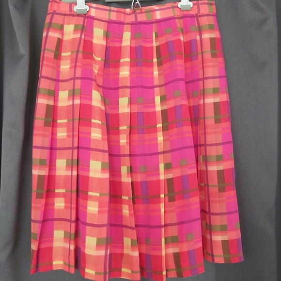 Nygard pleated skirt - Picture 2 of 8